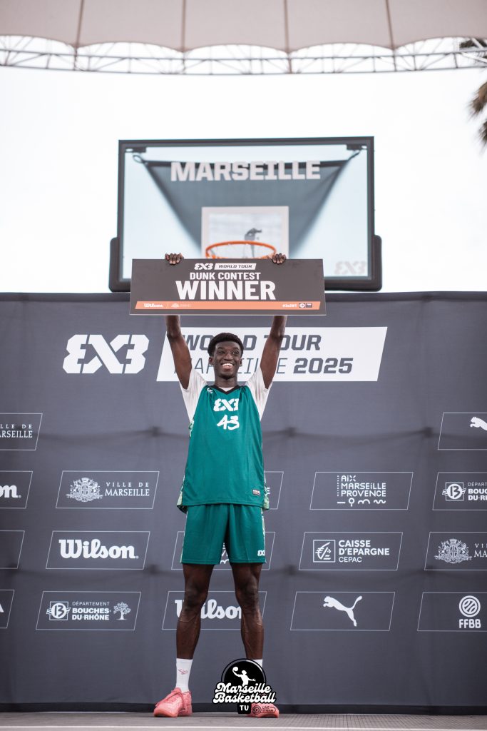 Le gagnant du concours de dunk du 3Xfestival à Marseille 