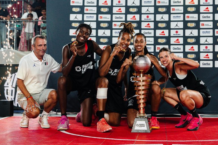 La Team 3x3 Bordeaux avec Viviane Adjutor du SMUC Marseille