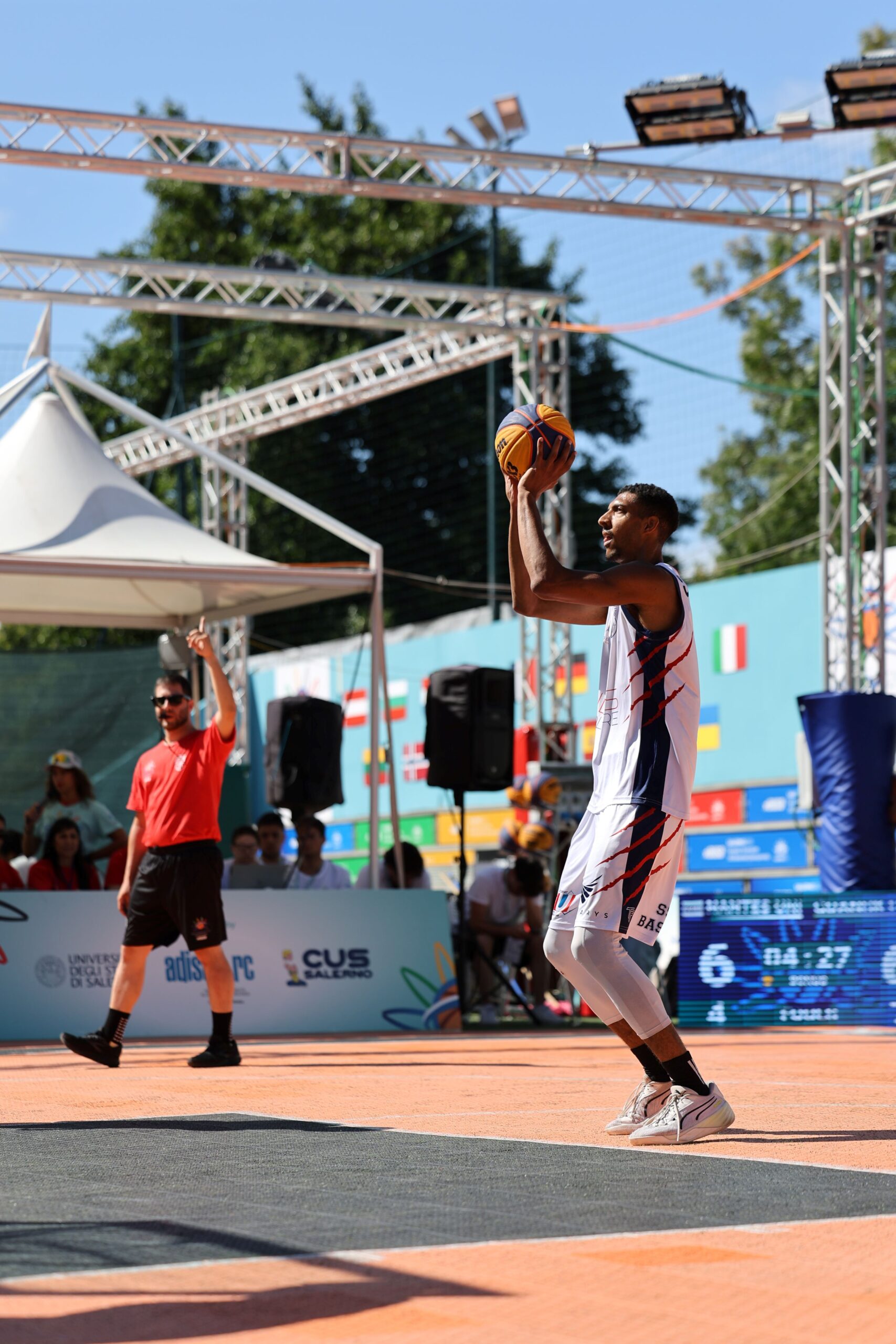 Steven Obiejesi au lancer Francs pendant le tournoi EUSA 2025