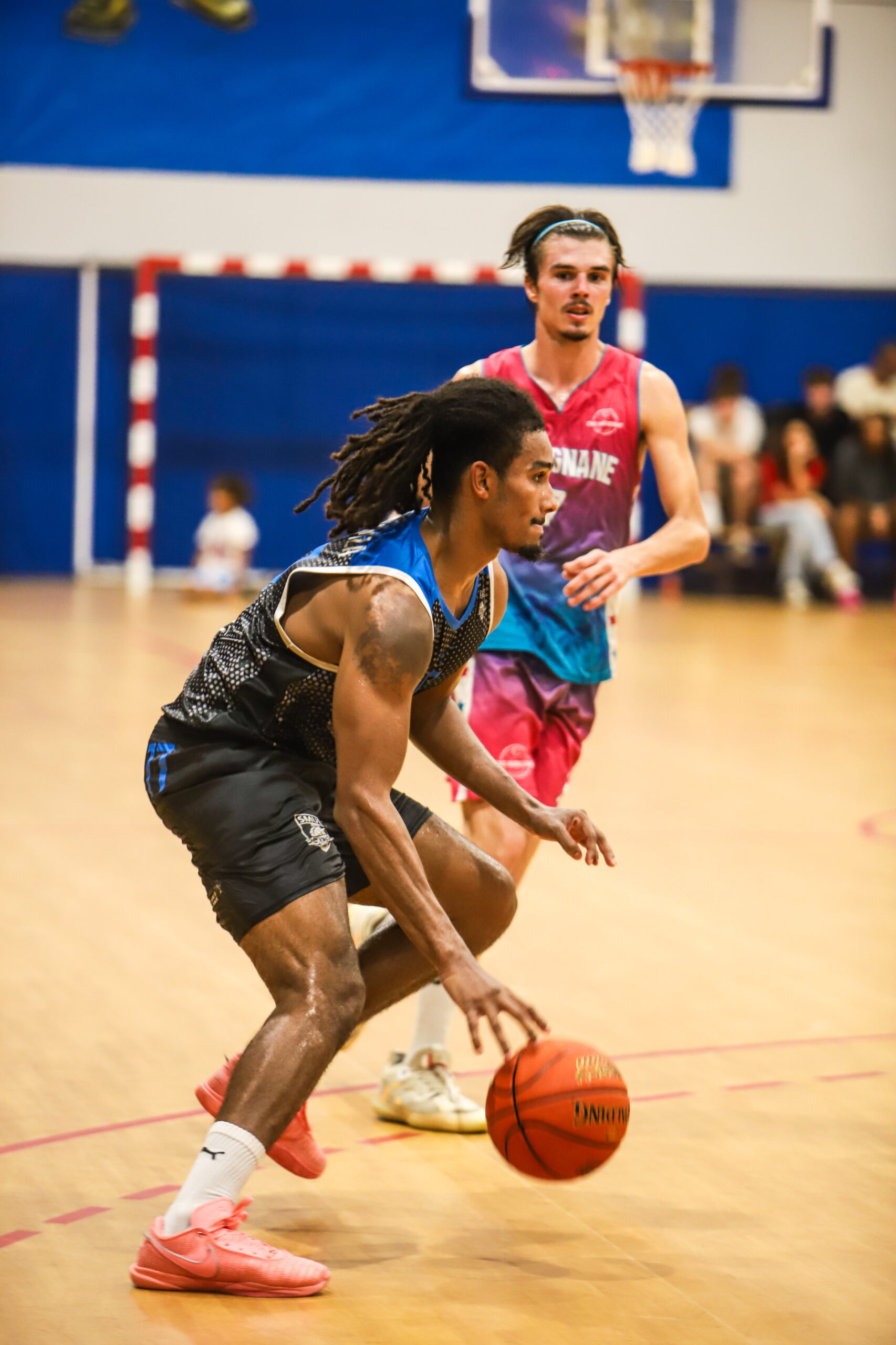 Louis GALBRUN nouvelle recrue du SMUC au dribble lors de la Coupe du Sud